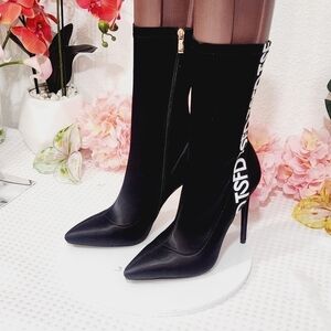 AZALEA Want Slogan Tape Sock Boots Size 10